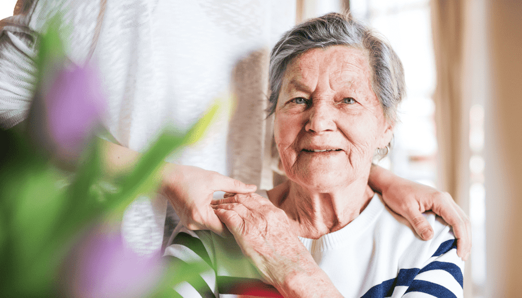 Rôle d'une dame de compagnie à domicile, tarif et aides accordées Click&Care